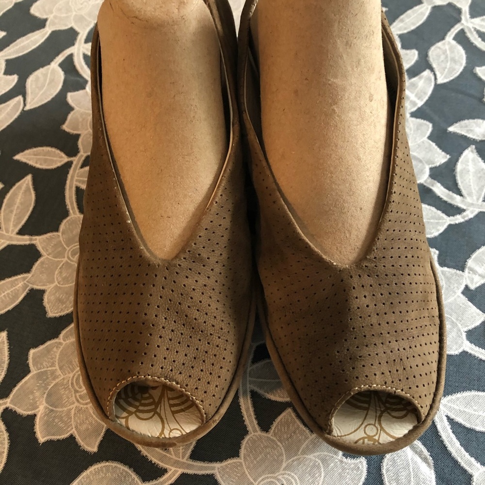 Fly London Yuri Perf Suede Size 40 (9 -9.5)